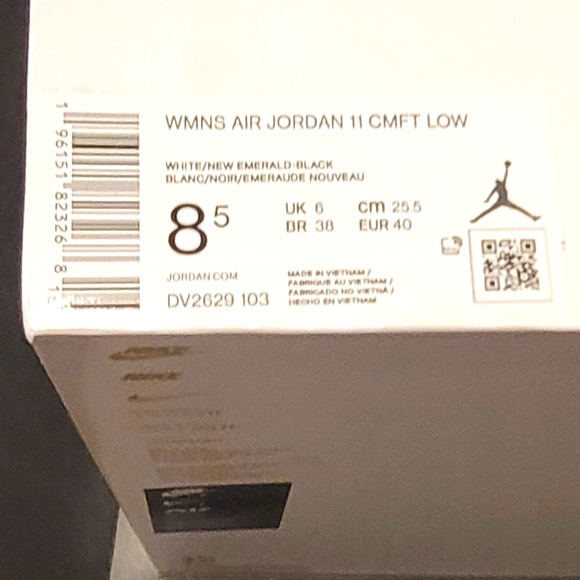 AIR JORDAN 11 CMFT LOW - Picture 10 of 10